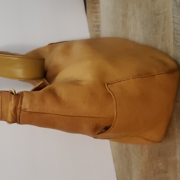 Large Vintage St John's Bay Genuine Leather Honey Camel Hobo Bag Purse Handbag - Picture 3 of 12